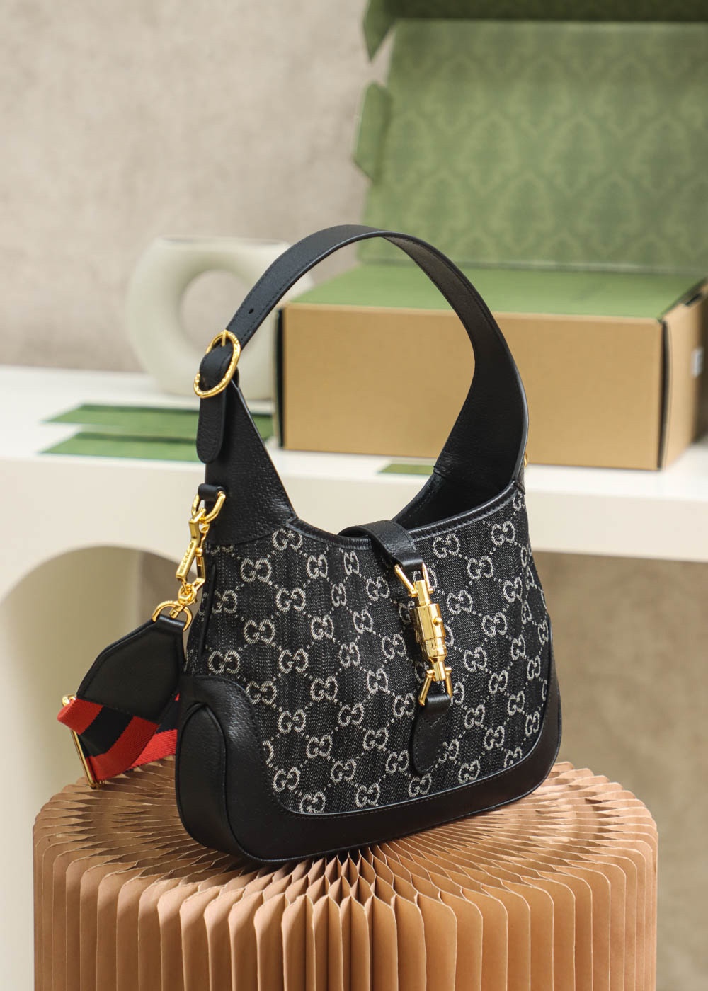 GUCCI 𝐉𝐚𝐜𝐤𝐢𝐞 𝟏𝟗𝟔𝟏 𝐃𝐞𝐧𝐢𝐦 original leather #678843