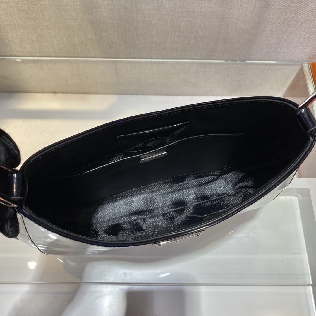 𝐏𝐑𝐀𝐃𝐀  Large Double Shoulder Strap Underarm Bag