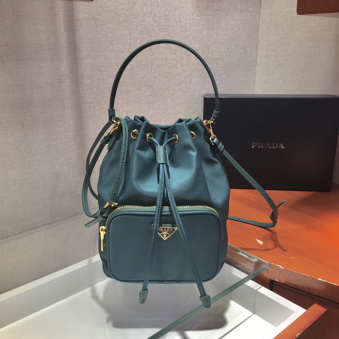 𝐏𝐑𝐀𝐃𝐀 Classic model 1BH038