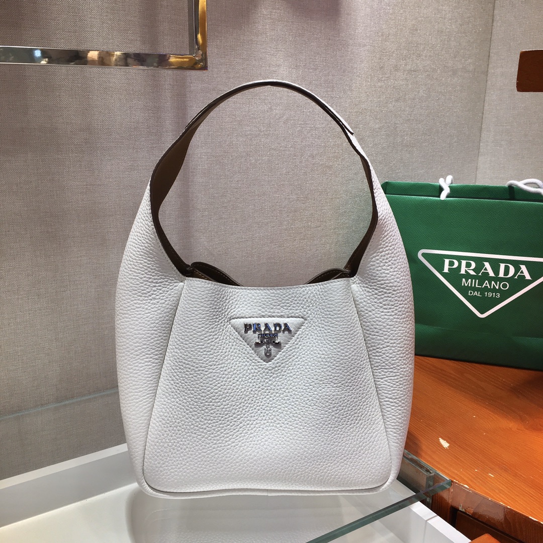 𝐏𝐑𝐀𝐃𝐀 New Bucket Bag