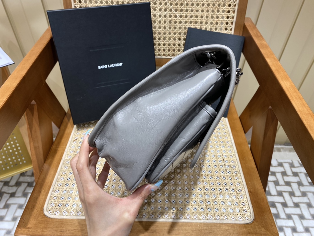 SAINT LAURENT  𝐍𝐢𝐤𝐢 28𝐜𝐦 #633158