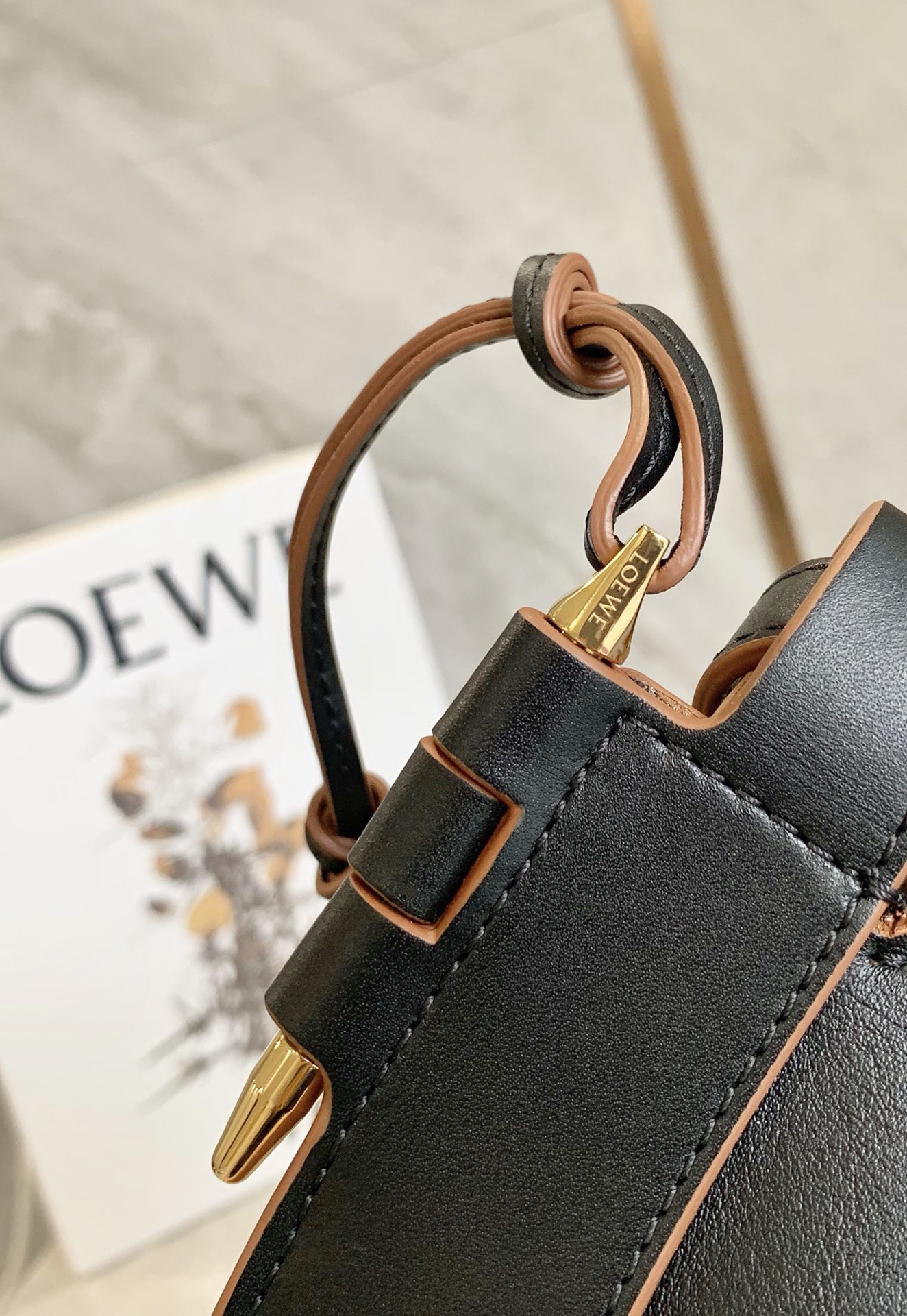 LOEWE Horseshoe flying saucer bag