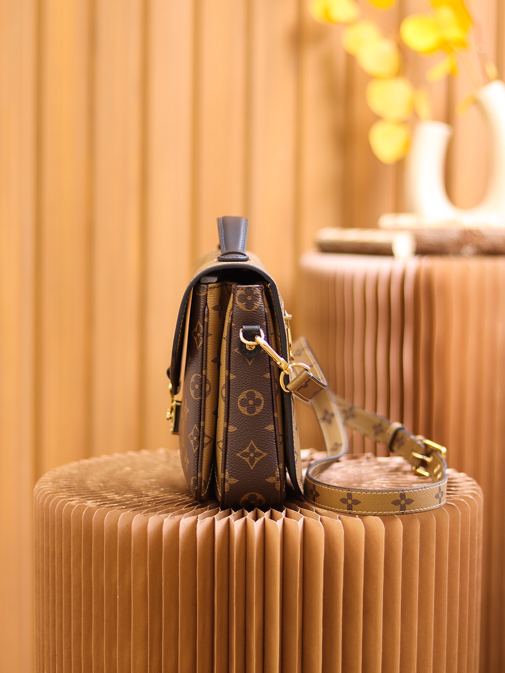 Louis Vuitton 𝙋𝙊𝘾𝙃𝙀𝙏𝙏𝙃 𝙈𝙀𝙏𝙄𝙎 M44876 messenger bag