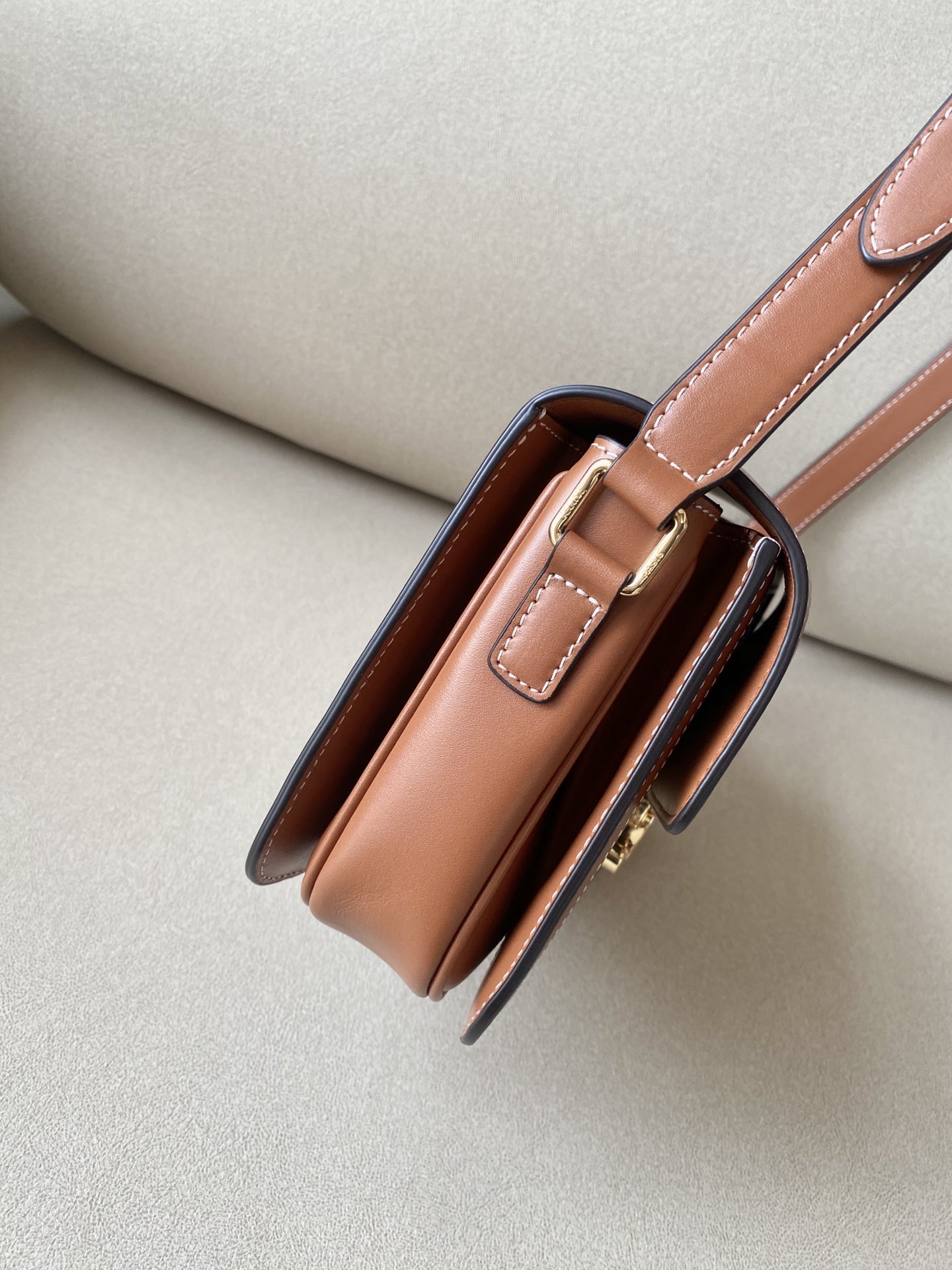 𝐂𝐞𝐥𝐢𝐧𝐞 Triomphe Medium 22.5cm