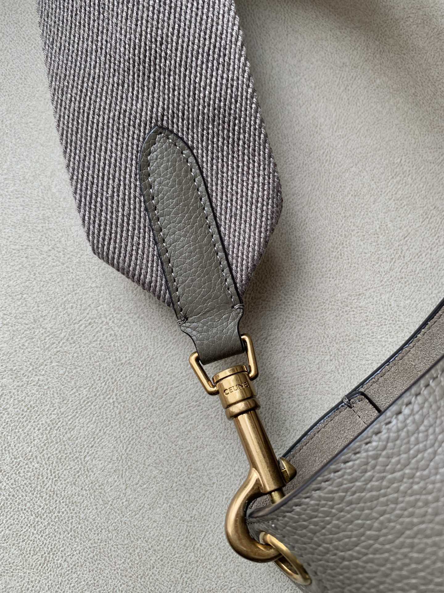 𝐂𝐞𝐥𝐢𝐧𝐞 SANGLE BUCKET bucket bag in soft grained calfskin