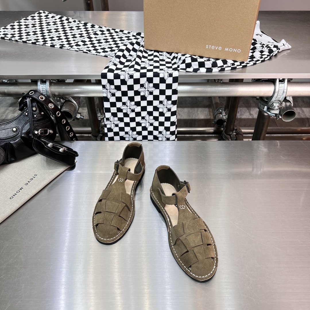 𝐒𝐭𝐞𝐯𝐞 𝐌𝐨𝐧𝐨｜𝟐𝟎𝟐𝟑𝐒𝐒/𝐧𝐞𝐰 A pair of fully handmade sandals using Goodyear practices