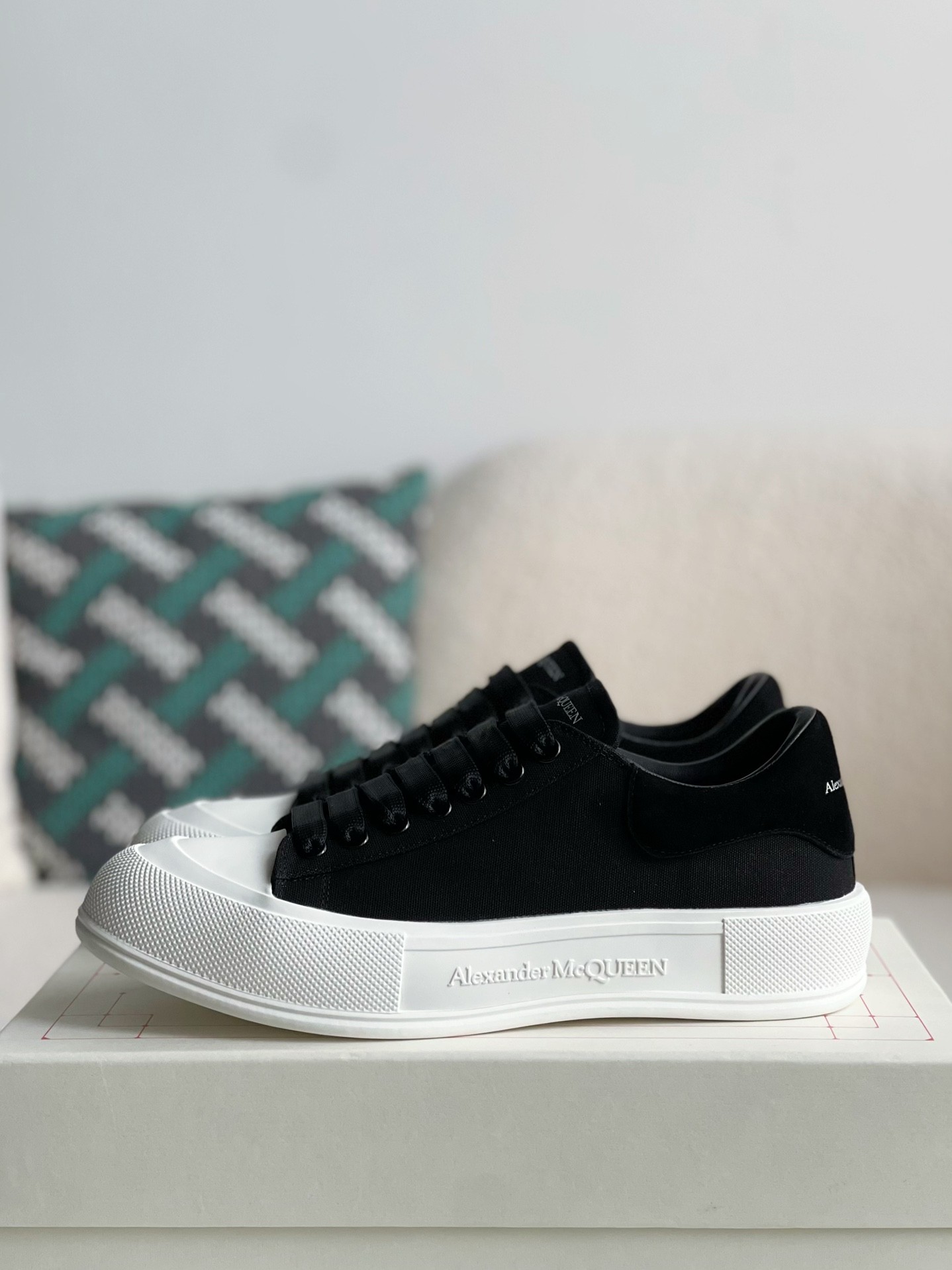Alexander McQueen versatile Sneakers