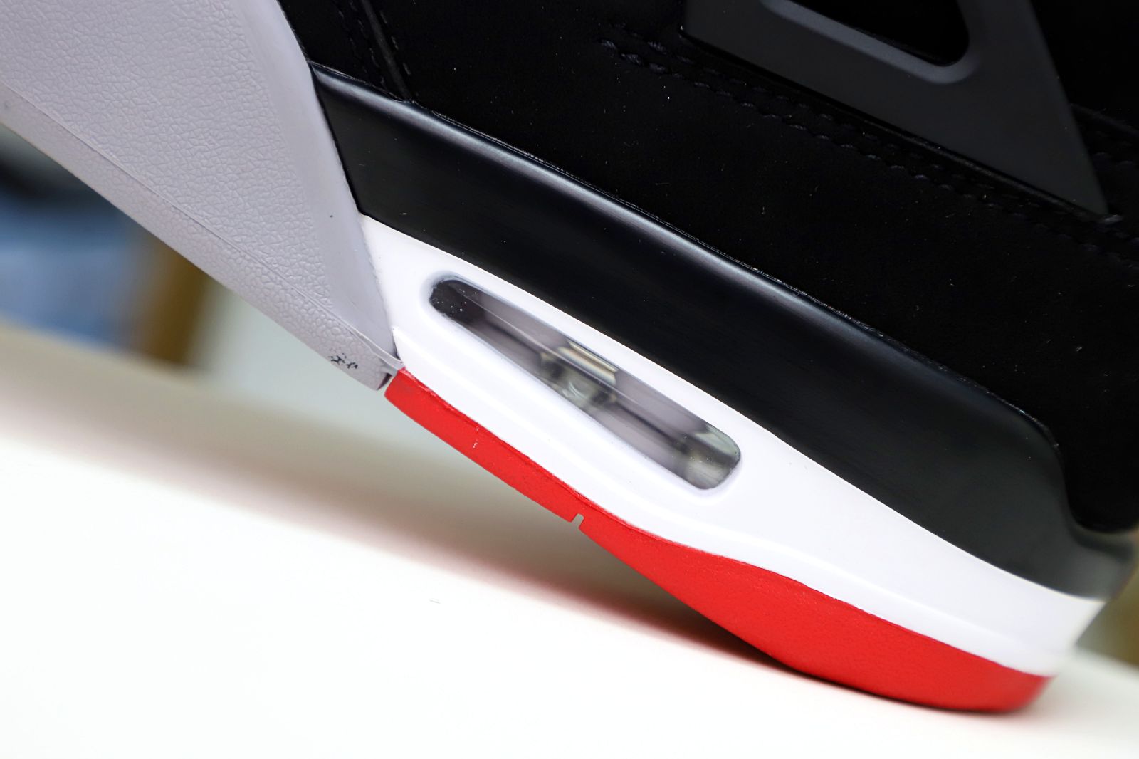 AIR JORDAN 4 RETRO OG BRED 2019