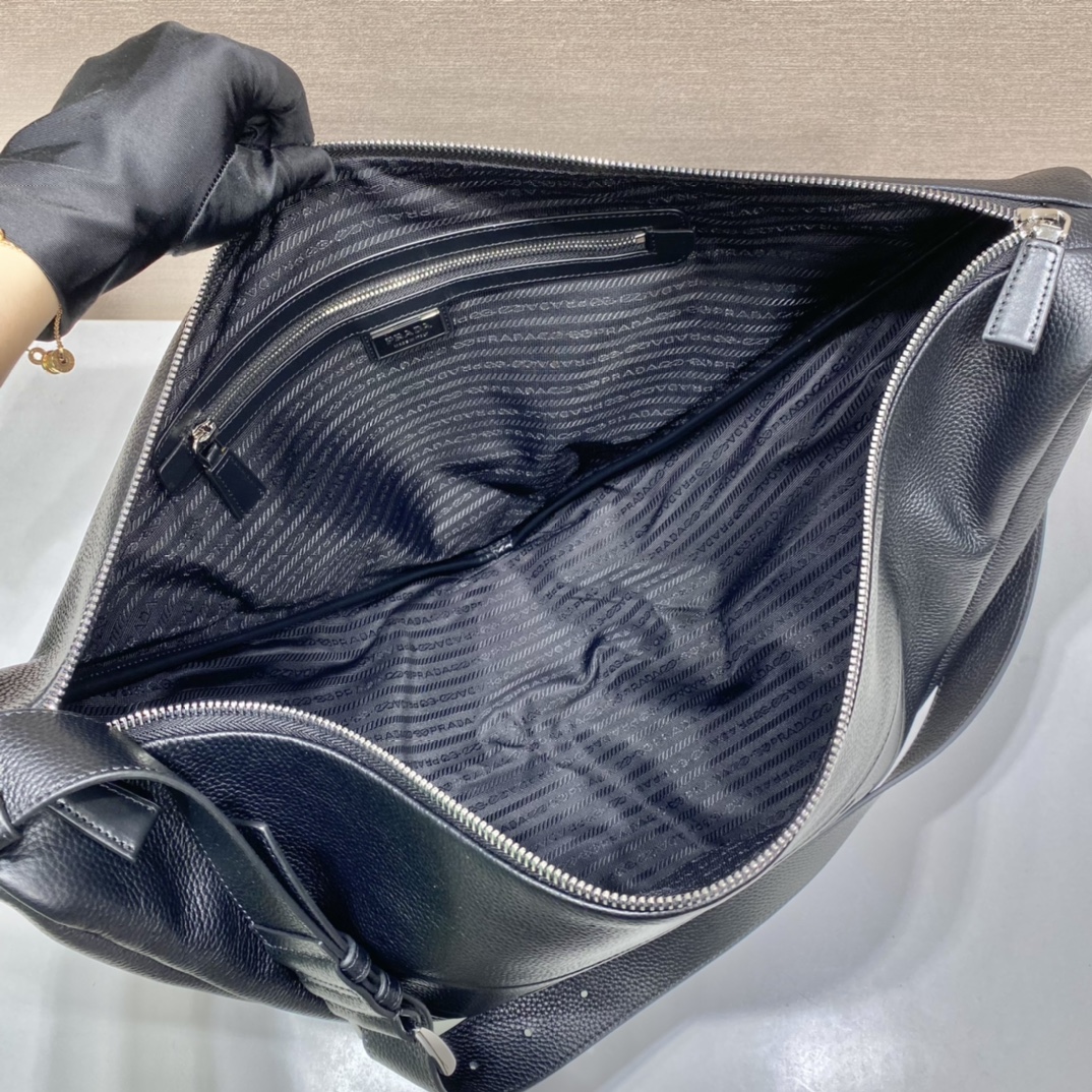 𝐏𝐑𝐀𝐃𝐀 Full leather large triangle bag 2VY007