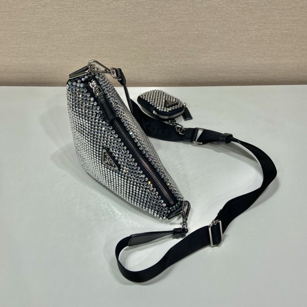 𝐏𝐑𝐀𝐃𝐀 Triangle bag with glitter diamonds 1BH190