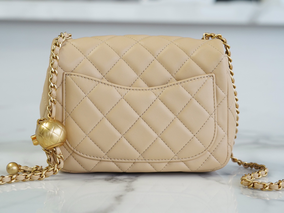 𝗖𝗛𝗔𝗘𝗡𝗟 ✦𝟮𝟮🅲Spring and Summer 𝐂𝐅 Fang Fatman Metal Ball Apricot