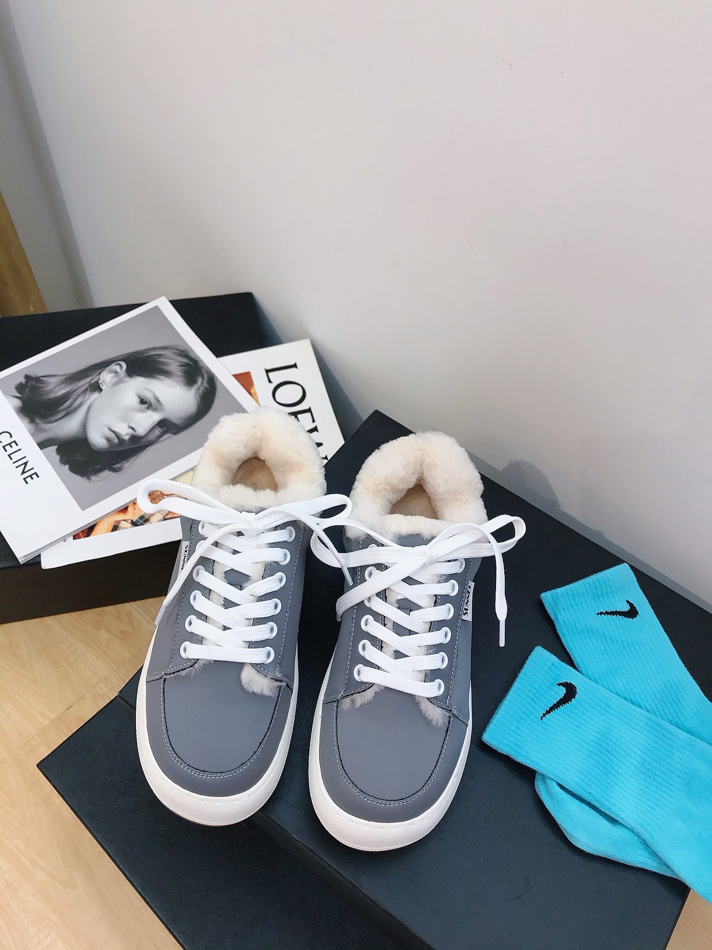 SUNNEI Italian niche brand SUNNEI, minimalist style, simple and casual, forming a relaxed fun