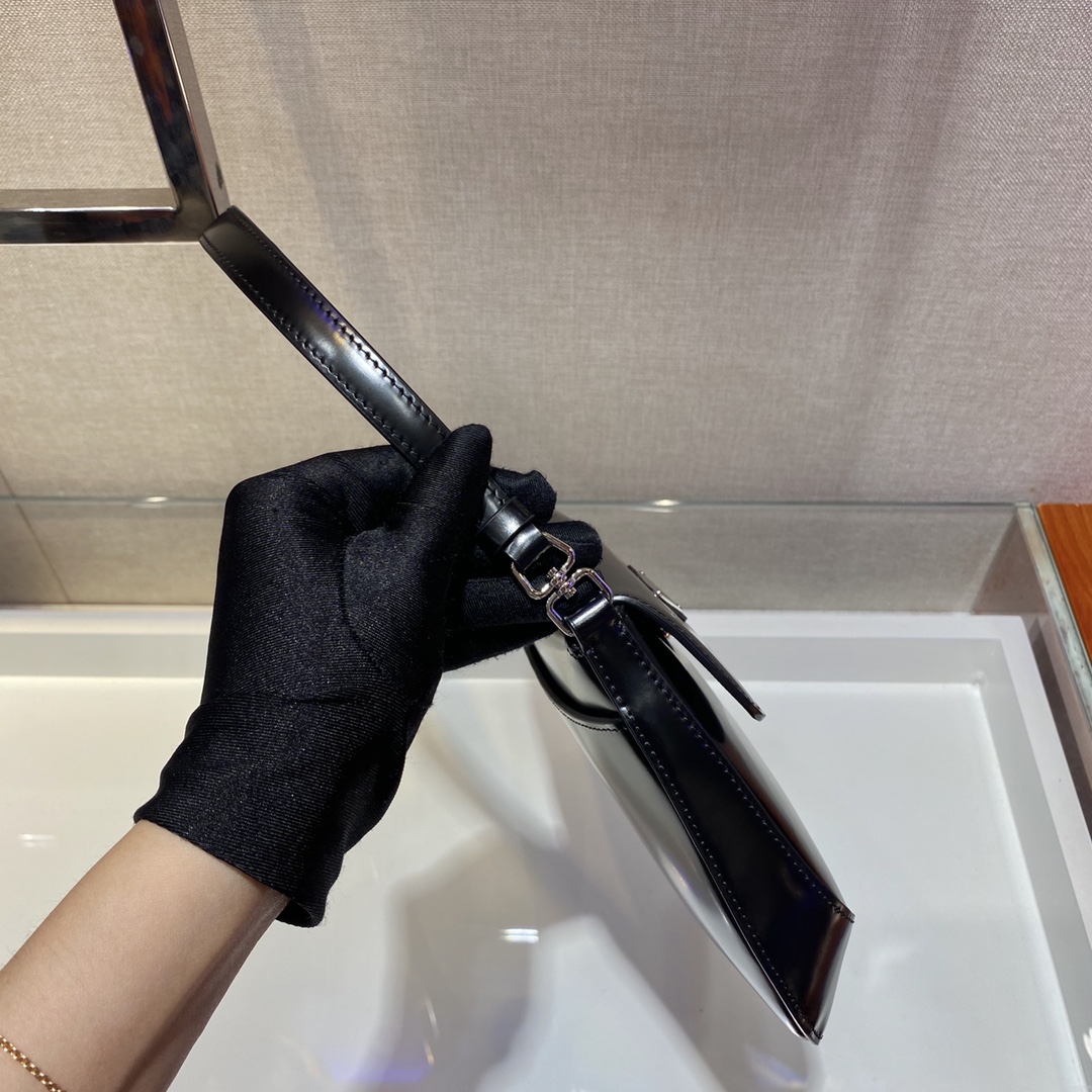 𝐏𝐑𝐀𝐃𝐀 New Underarm Bag 1BD311