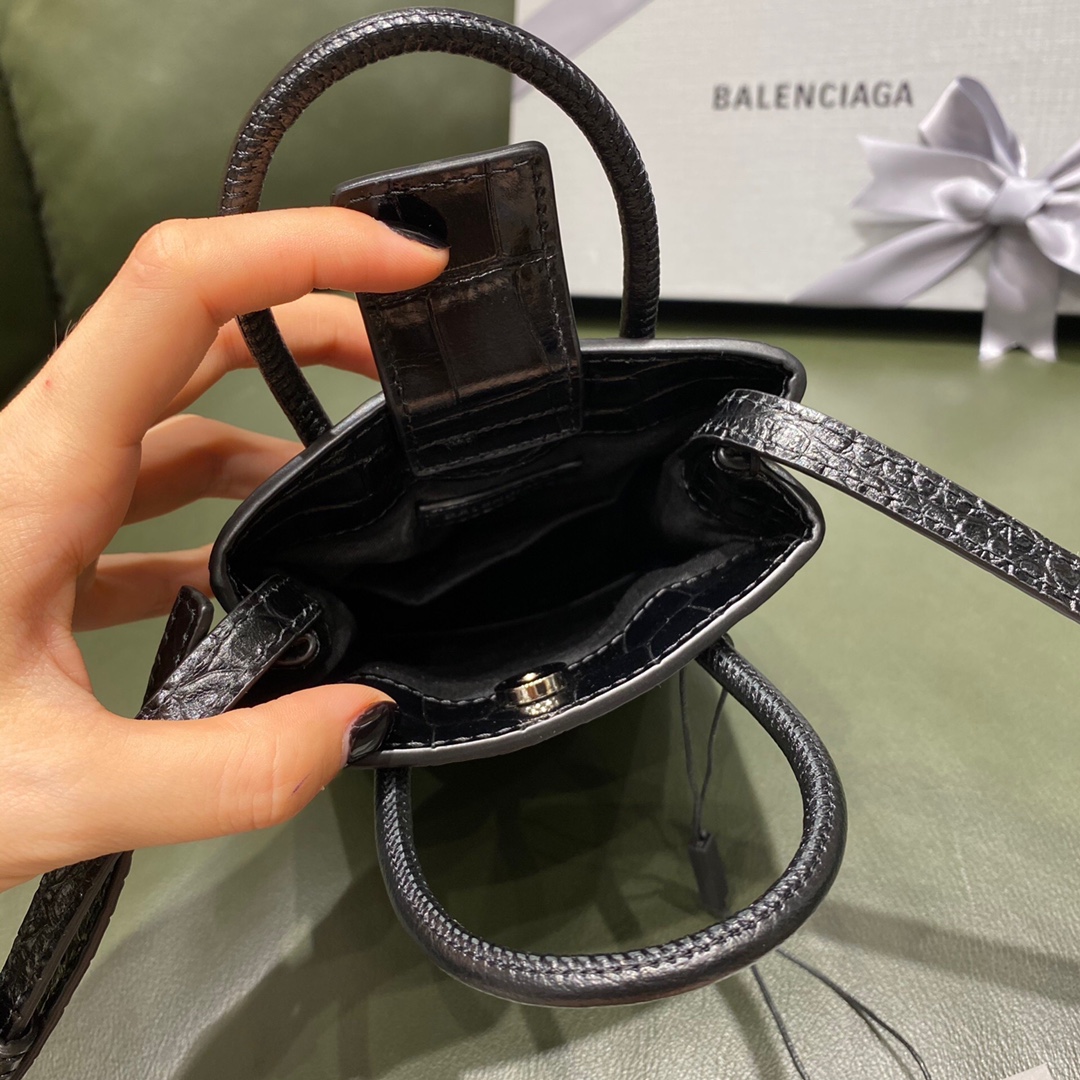 BALENCIAGA 𝗦𝗵𝗼𝗽𝗽𝗶𝗻𝗴 𝗯 𝗮𝗴 Crocodile shopping paper bag