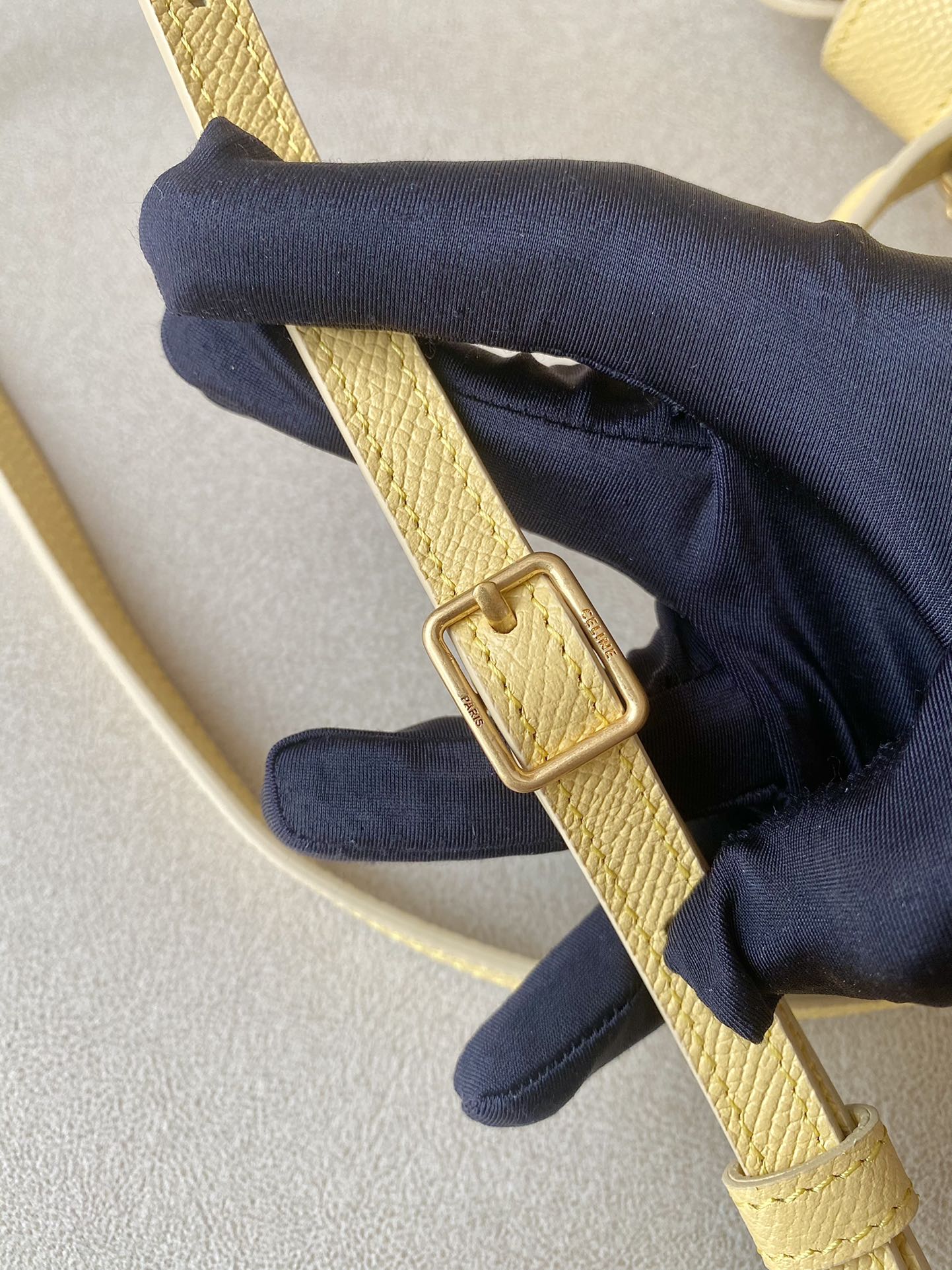 𝐂𝐞𝐥𝐢𝐧𝐞 𝐛𝐞𝐥𝐭 𝐩𝐢𝐜𝐨 𝟏𝟔𝐜𝐦 Grained Calfskin Bag