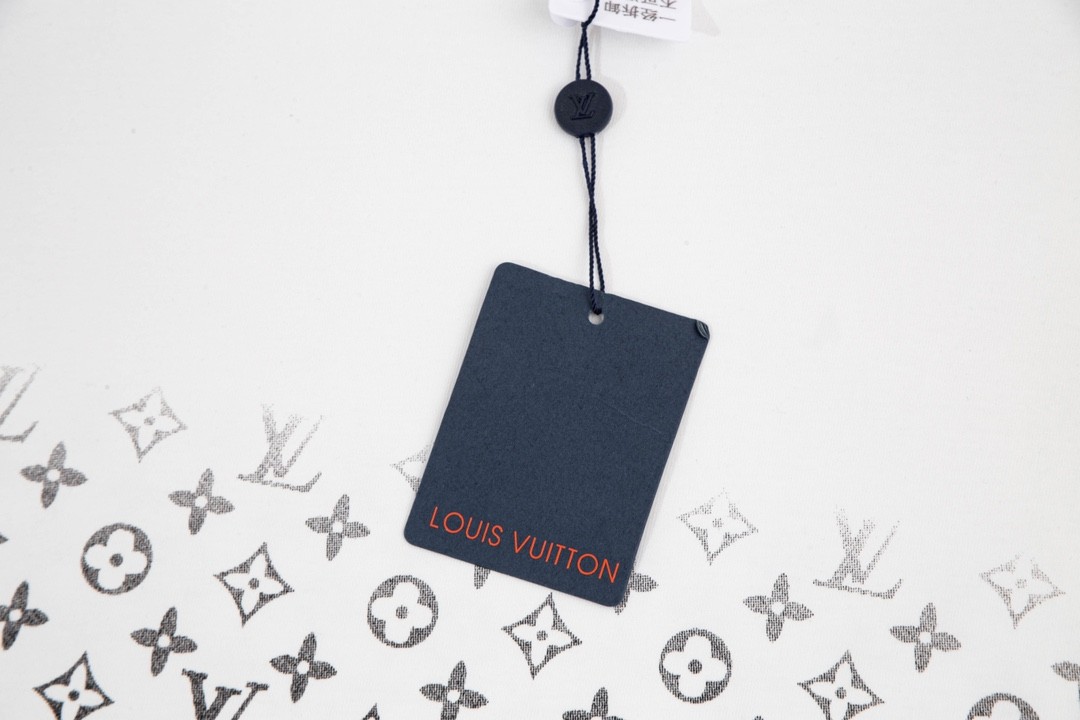 Louis Vuitton 230,000 new T-shirts for spring and summer