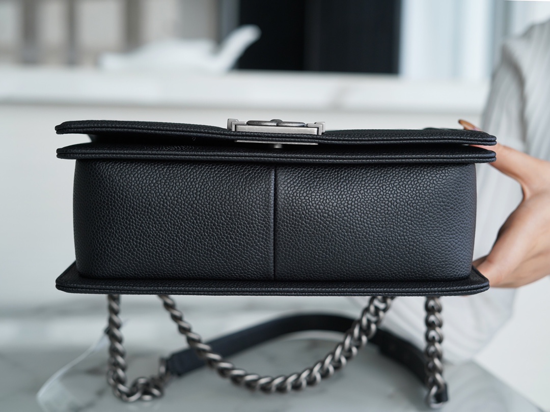 𝗖𝗵𝗮𝗻𝗲𝗹 𝗟𝗲𝗯𝗼𝘆 Imported custom caviar calfskin:Large ball pattern Medium Black Silver