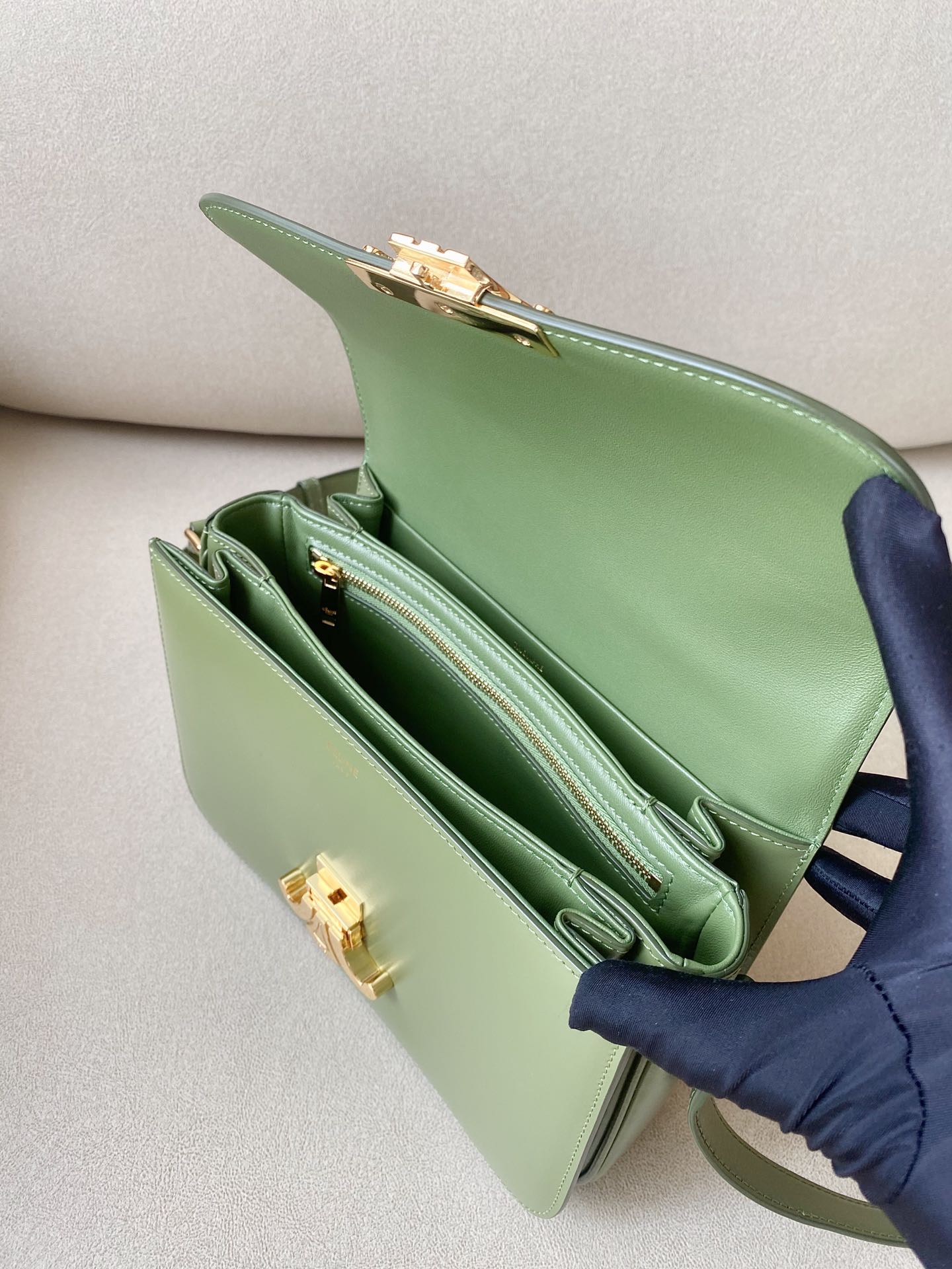 𝐂𝐞𝐥𝐢𝐧𝐞 Triomphe Medium 22.5cm