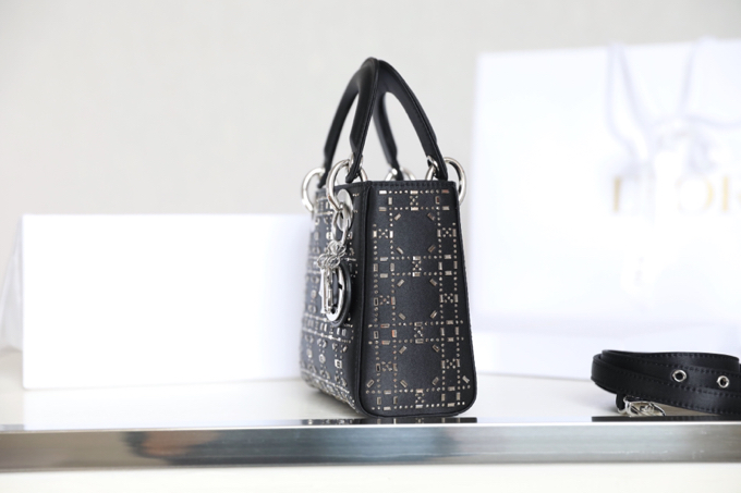 Dior Lady mini 💗 Black hot-stamped diamond toffee bag DR-051