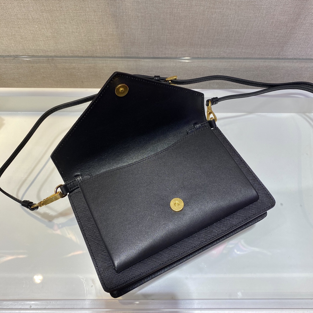 𝐏𝐑𝐀𝐃𝐀 Crossbody bag 1BP020