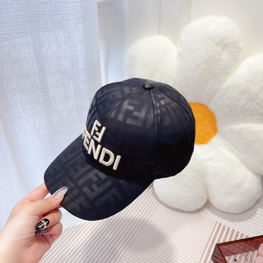 Fendi spring and summer new satin fabric double F presbyopia baseball cap