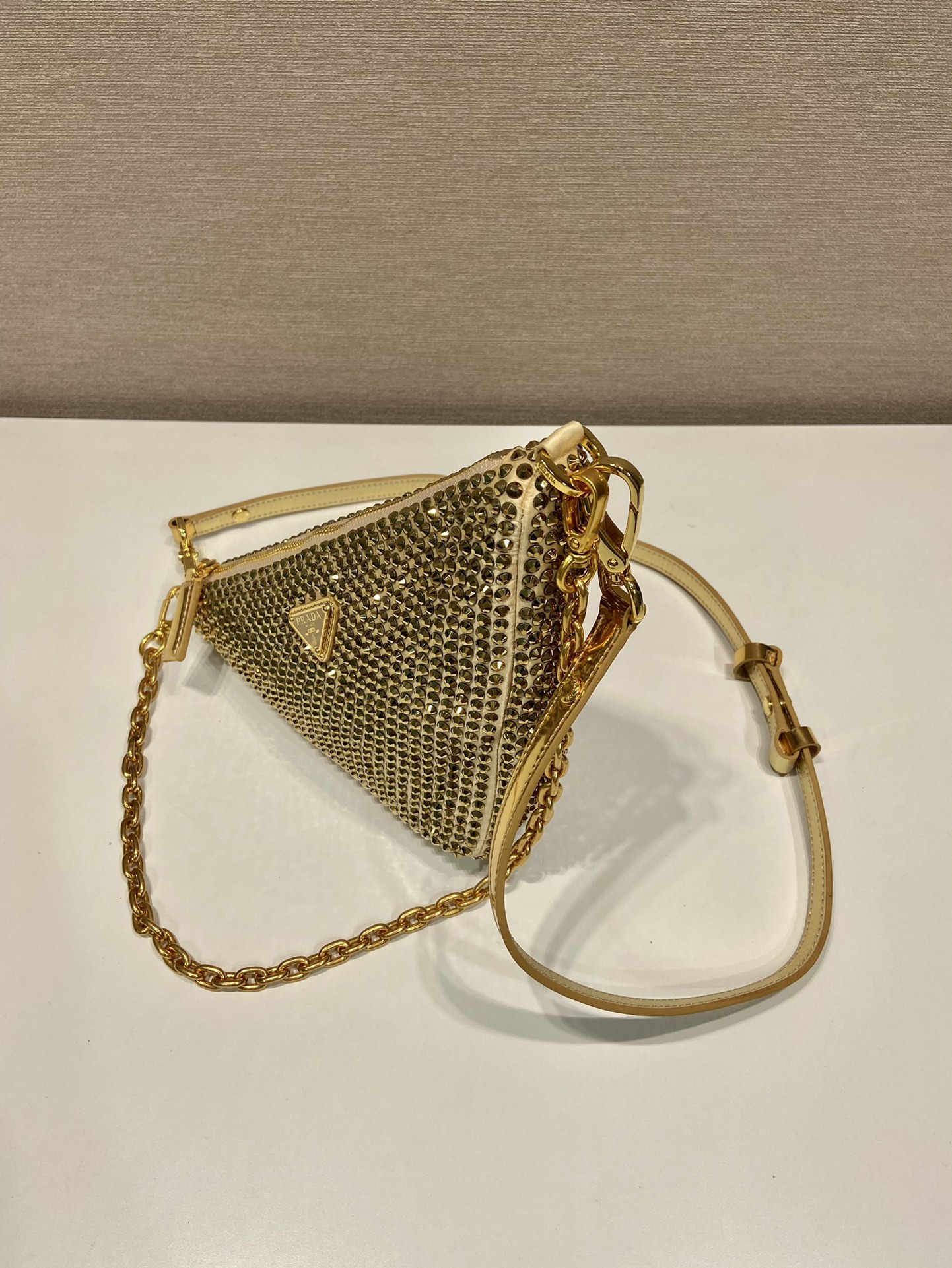 𝐏𝐑𝐀𝐃𝐀 Triangle bag with glitter diamonds 1BH190