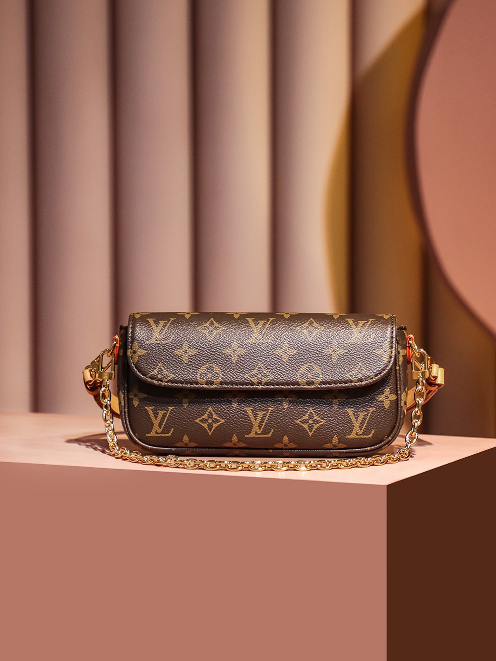 Louis Vuitton 𝐖𝐀𝐋𝐋𝐄𝐓 𝐎𝐍 𝐂𝐇𝐀𝐈𝐍 𝐈𝐕𝐘 Generation level - underarm bag #M81911#