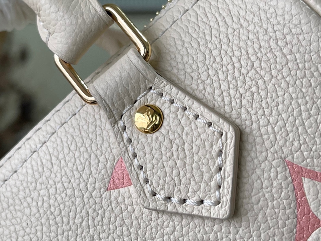 𝐋𝐎𝐔𝐈𝐒 𝐕𝐔𝐈𝐓𝐓𝐎𝐍    M81913