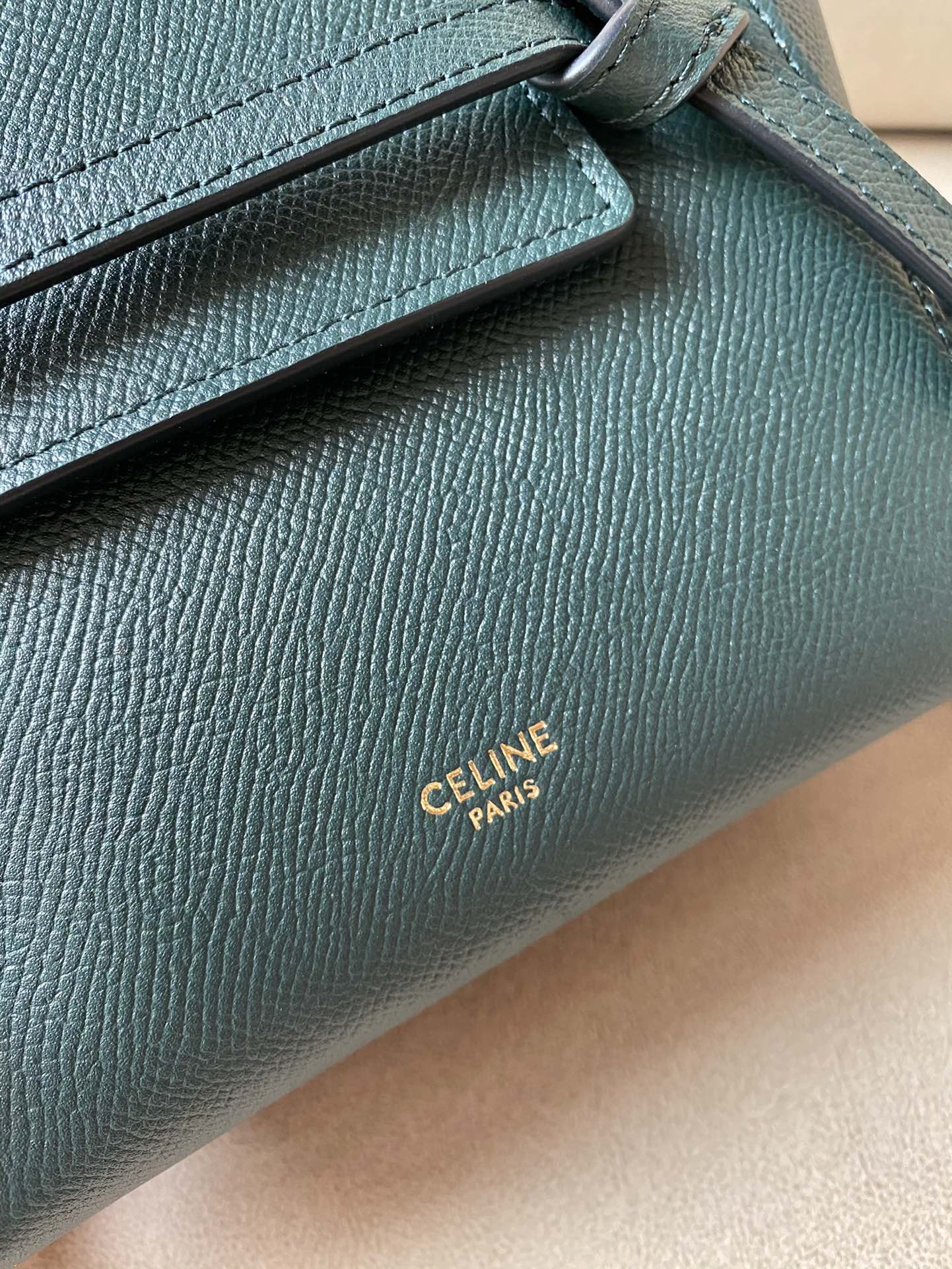 𝐂𝐞𝐥𝐢𝐧𝐞 𝐛𝐞𝐥𝐭 𝐩𝐢𝐜𝐨 𝟏𝟔𝐜𝐦 Grained Calfskin Bag