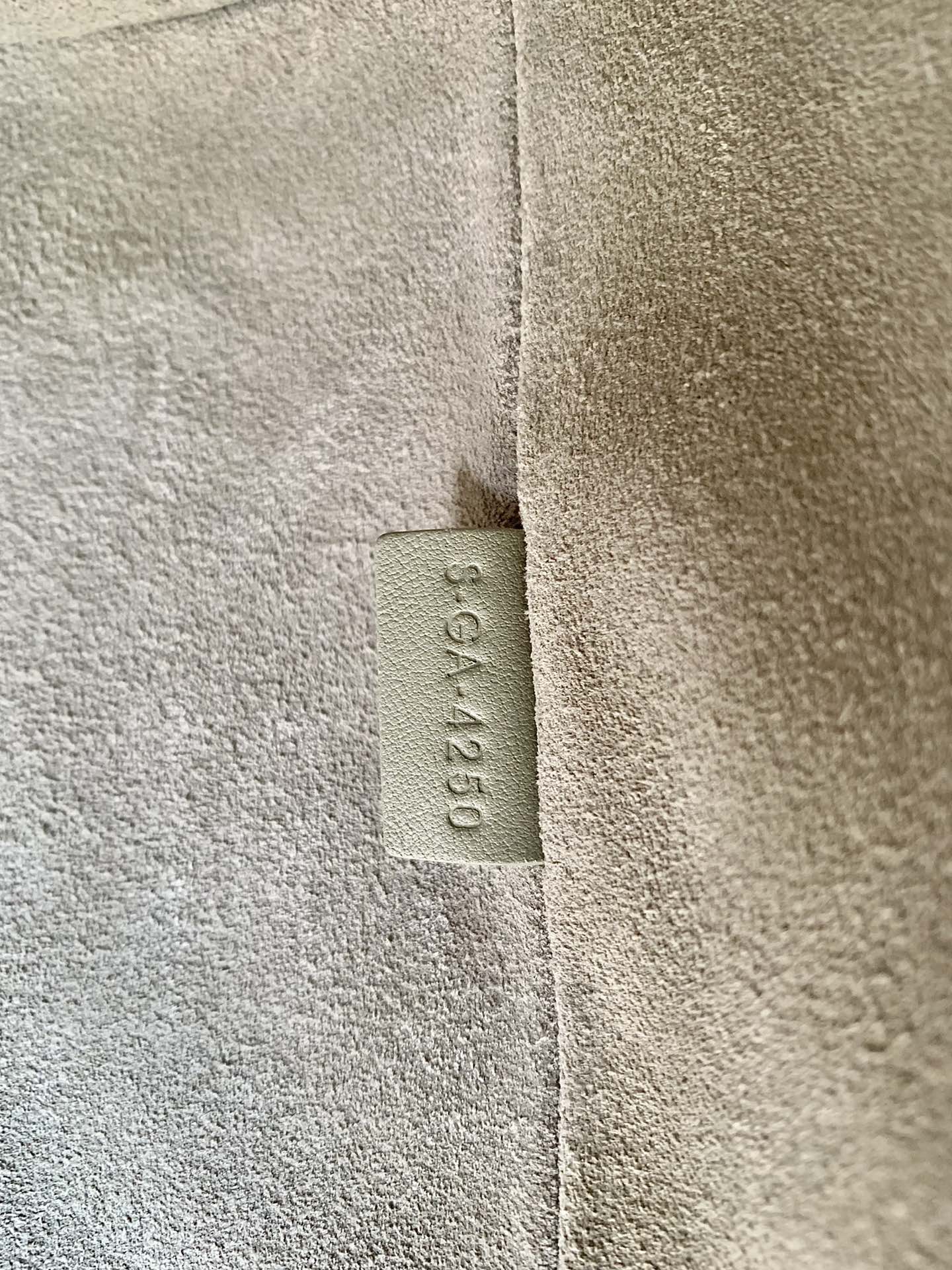 𝐂𝐞𝐥𝐢𝐧𝐞 BUCKET 16 bucket bag in smooth calfskin