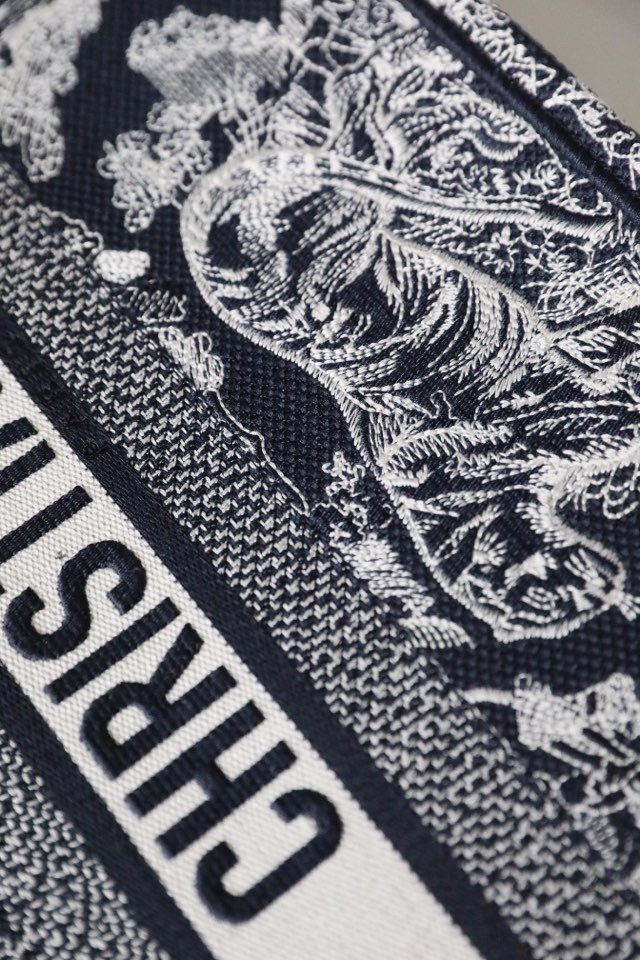 DIOR TOTE blue embroidery