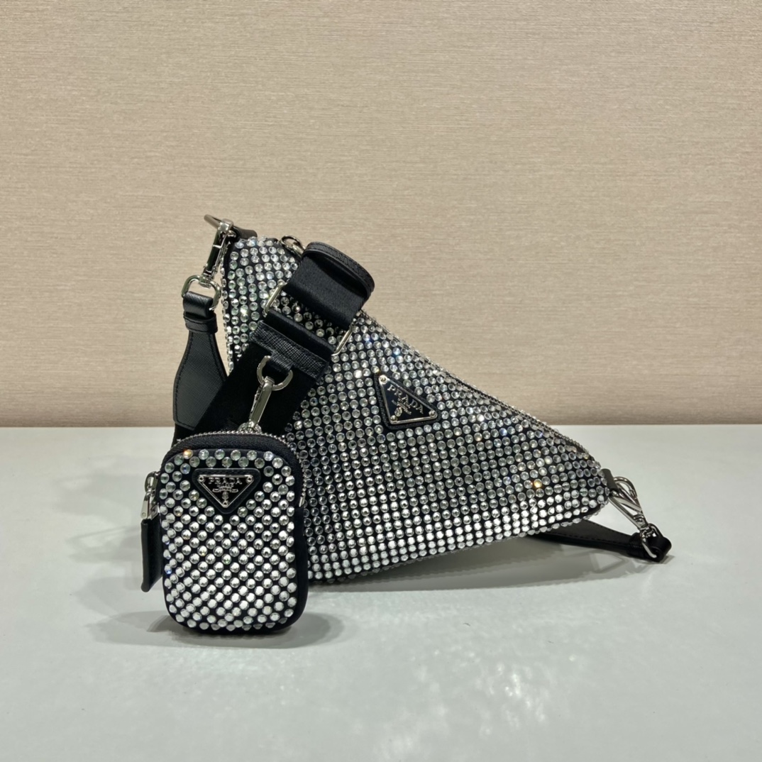 𝐏𝐑𝐀𝐃𝐀 Triangle bag with glitter diamonds 1BH190