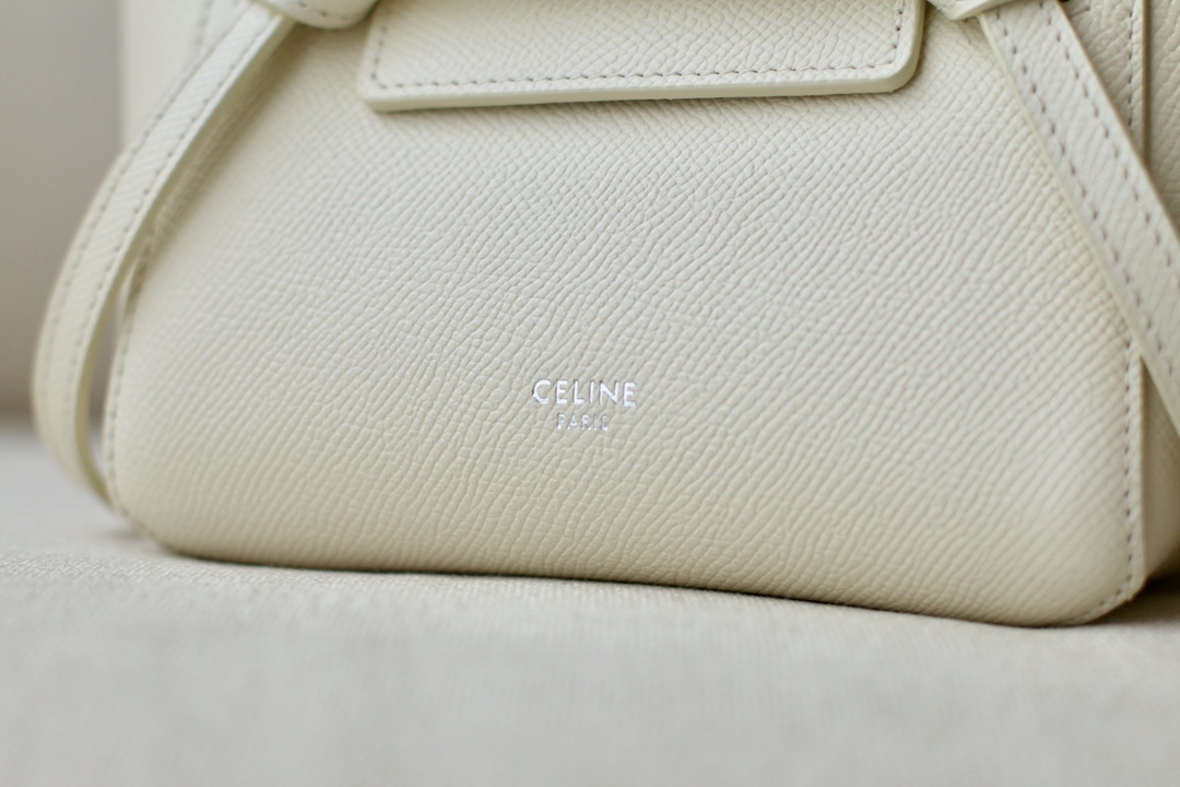𝐂𝐞𝐥𝐢𝐧𝐞 𝐛𝐞𝐥𝐭 𝐩𝐢𝐜𝐨 𝟏𝟔𝐜𝐦 Grained Calfskin Bag