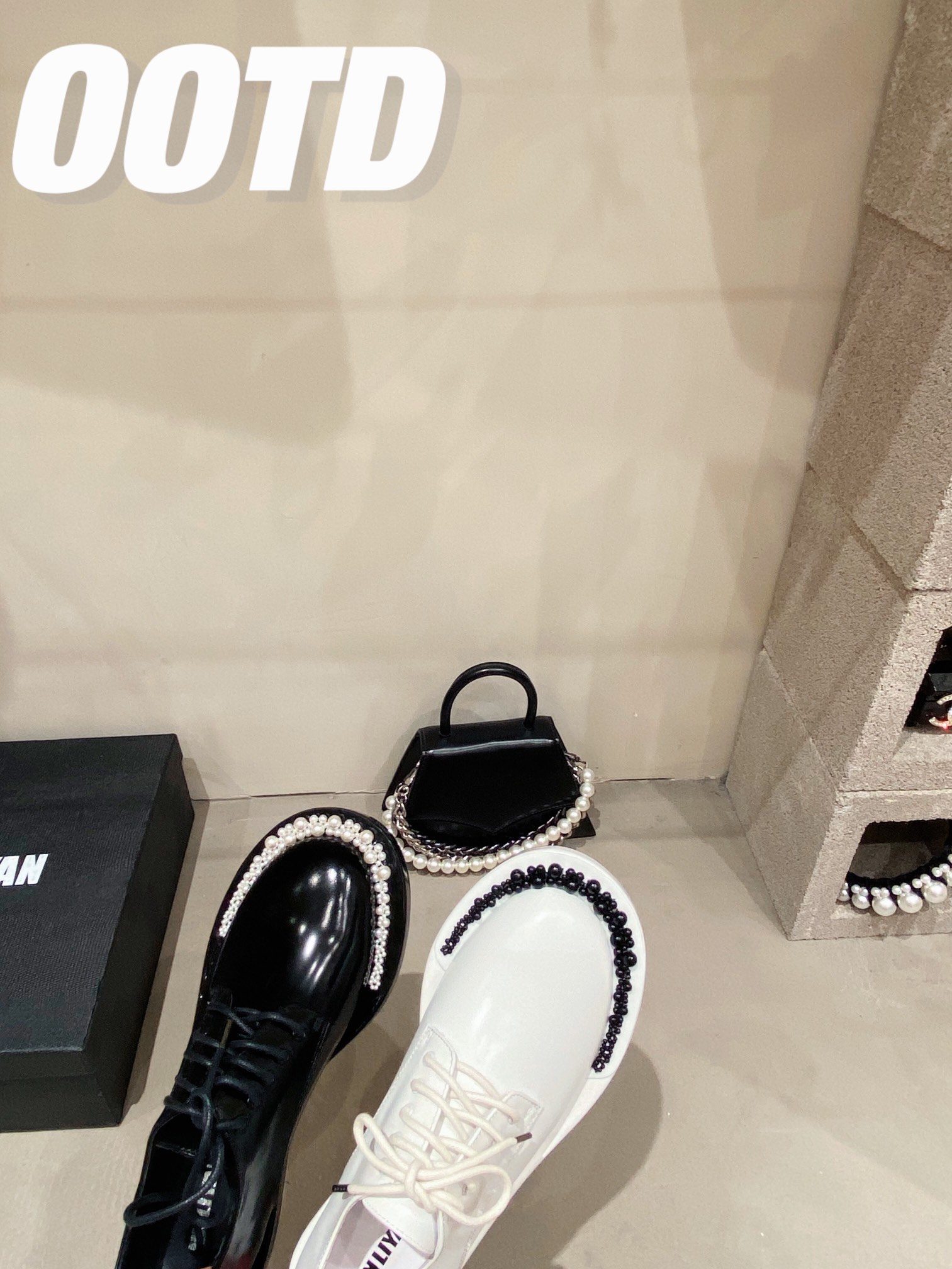 SR&HM | 𝟐𝟎𝟐𝟏/𝐒𝐒 𝐧𝐞𝐰 SR&HM original custom cowhide upper Hand-stitched pearl along the strip