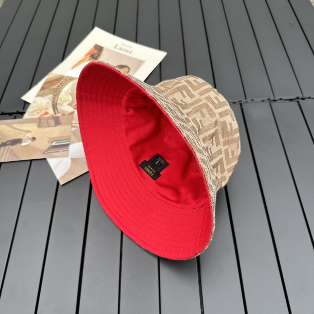 Fendi presbyopic letters 2⃣️ Wearing a fisherman hat