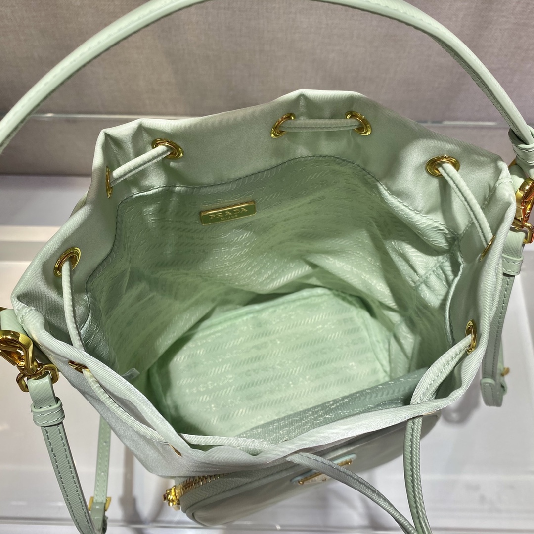 𝐏𝐑𝐀𝐃𝐀 Classic model 1BH038