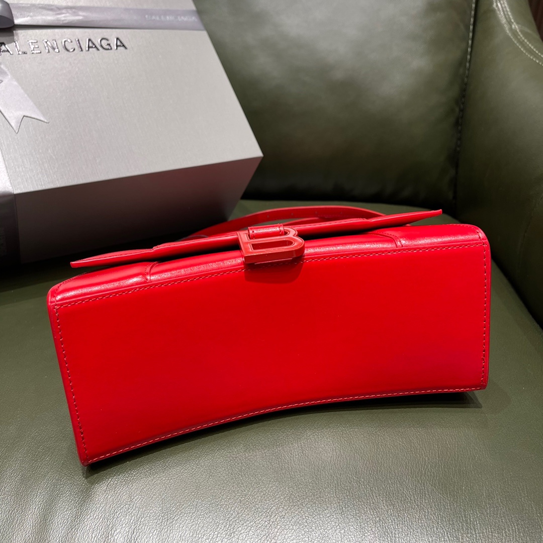 BALENCIAGA 𝐇𝐨𝐮𝐫𝐠𝐥𝐚𝐬𝐬 𝐒 The hourglass bag of the fashion world