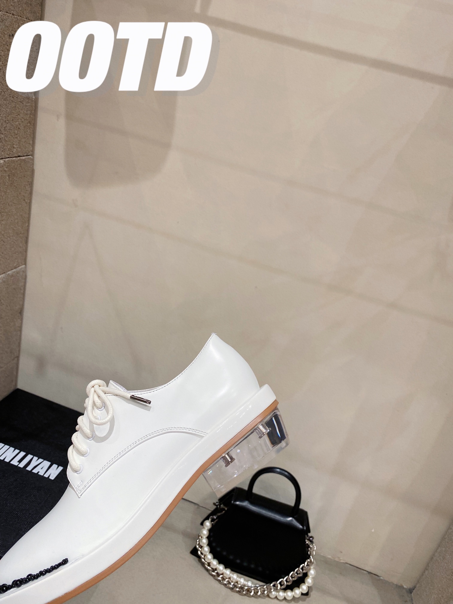 SR&HM | 𝟐𝟎𝟐𝟏/𝐒𝐒 𝐧𝐞𝐰 SR&HM original custom cowhide upper Hand-stitched pearl along the strip