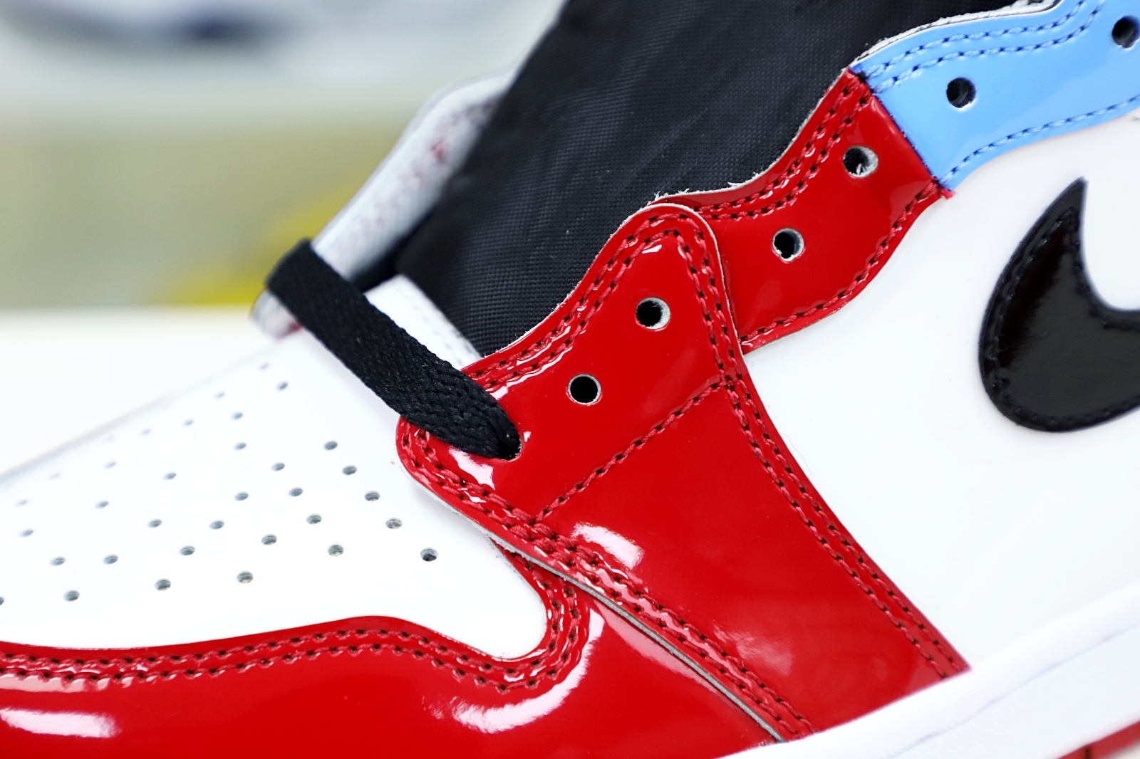 AIR JORDAN 1 RETRO HIGH OG FEARLESS