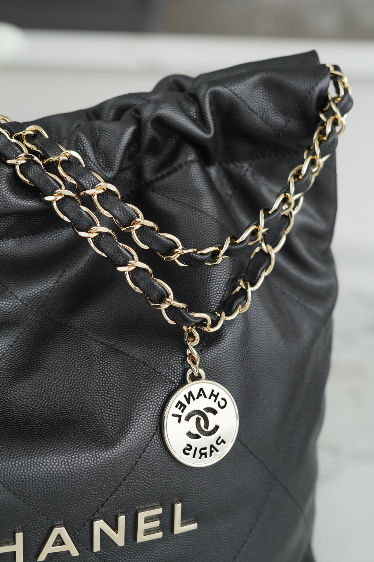 𝗖𝗛𝗔𝗘𝗡𝗟✦ 𝟐𝟐𝗣Spring/Summer New 𝟐𝟐Handbag Black Gold Caviar