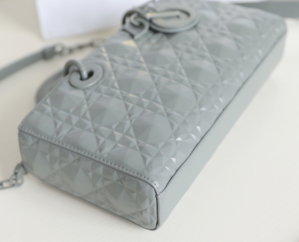 Dior Lady D-Joy is a classic style of the Goliath Bible