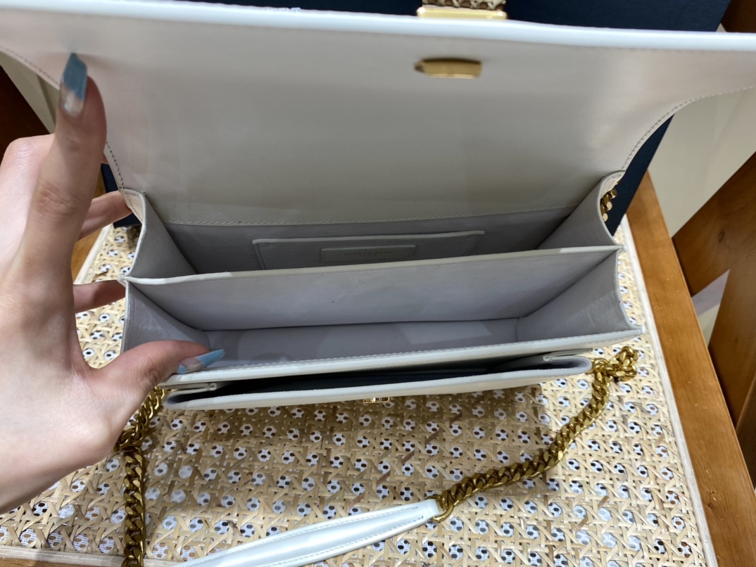 SAINT LAURENT 𝑺𝒖𝒏𝒔𝒆𝒕 𝟮𝟮𝒄𝒎 #442906Original leather