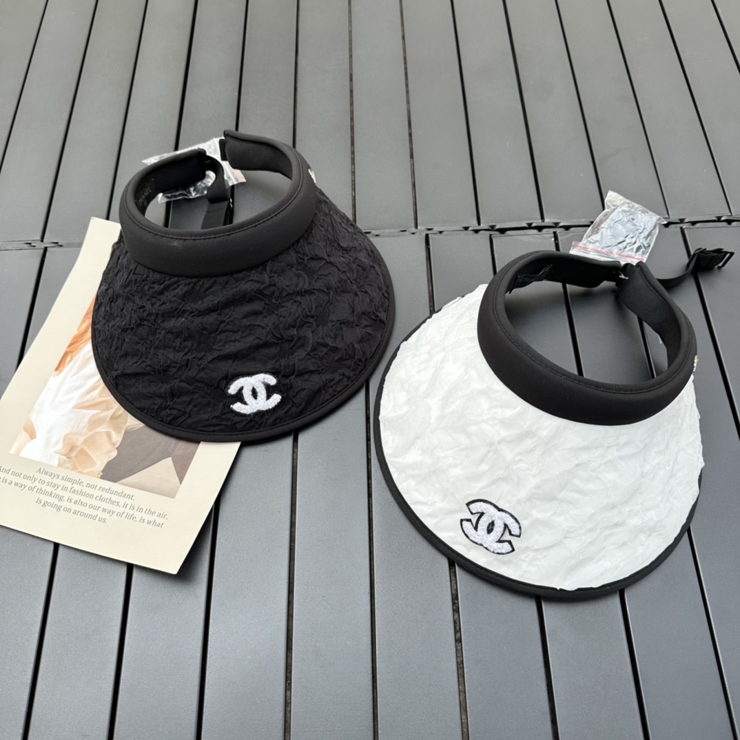 CHANEL empty top hat