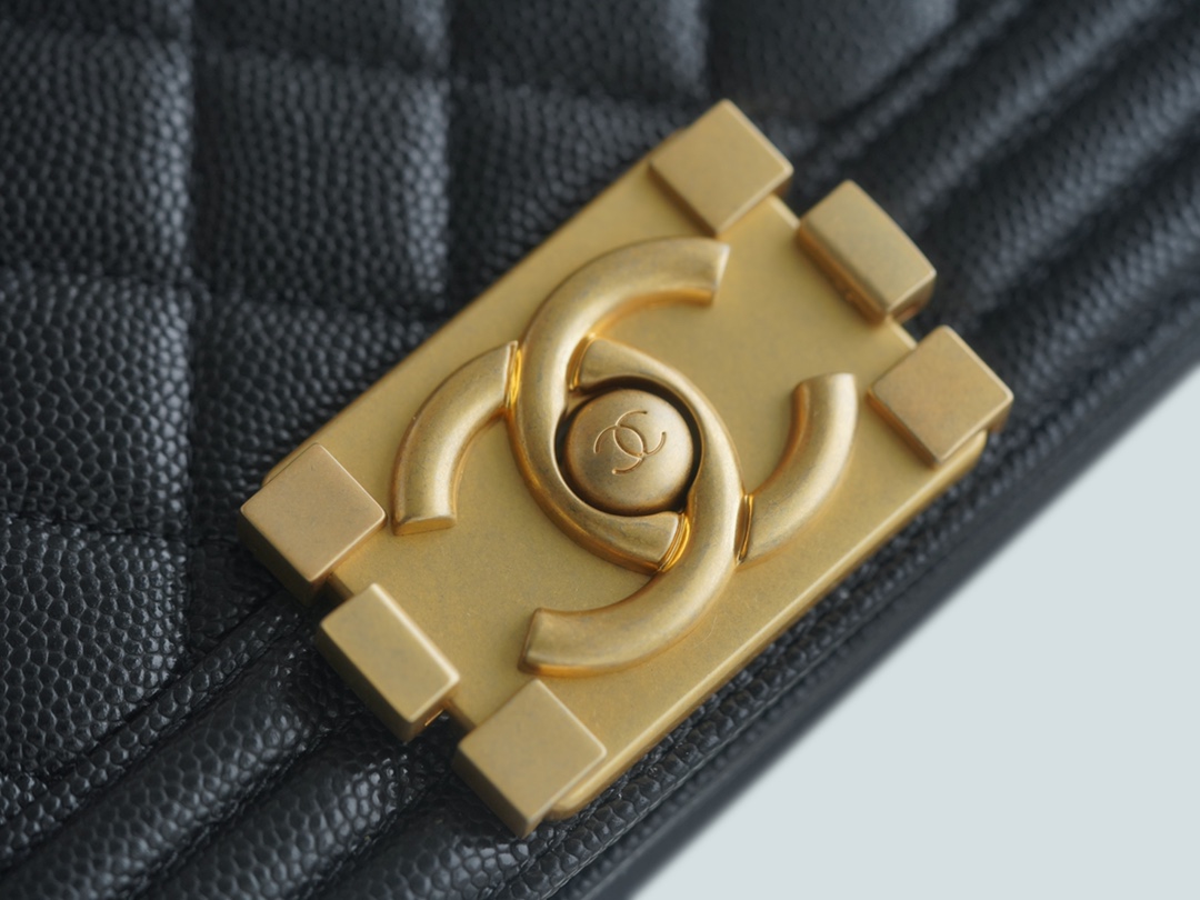 𝗖𝗵𝗮𝗻𝗲𝗹 𝗟𝗲𝗯𝗼𝘆 Imported custom caviar calfskin:Small ball pattern Small Black Gold