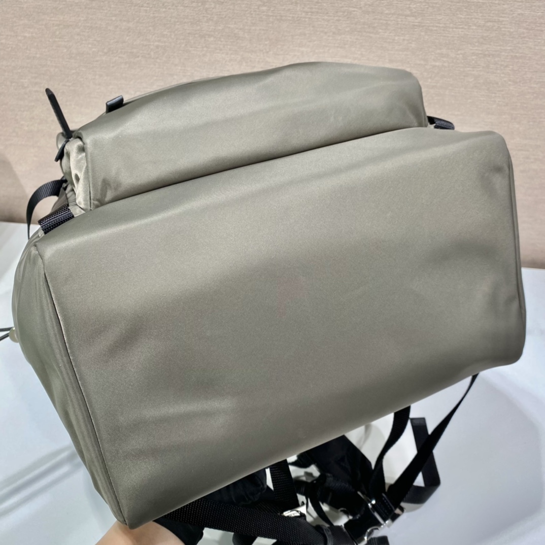 𝐏𝐑𝐀𝐃𝐀 New hiking bag 2VZ090