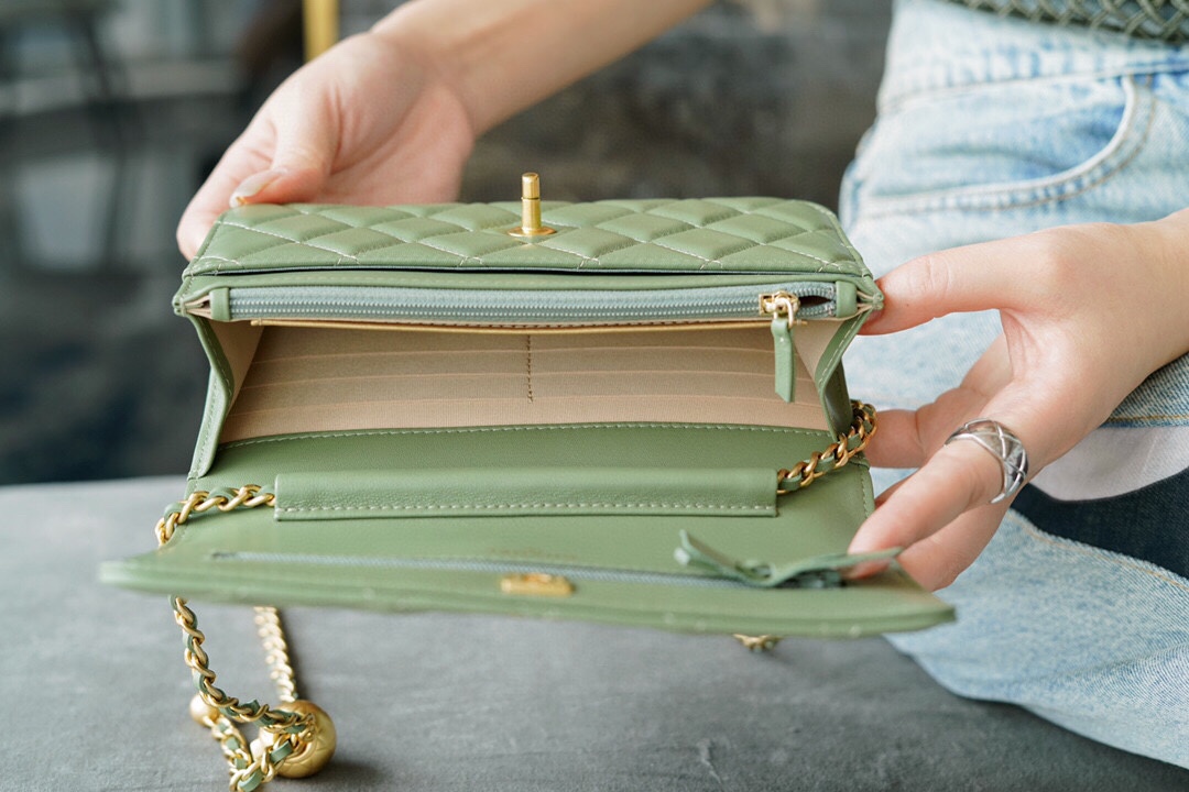 Chanel 𝑾𝒐𝒄 Hairy Bag Metal Ball 𝒘𝒐𝒄 Matcha Green