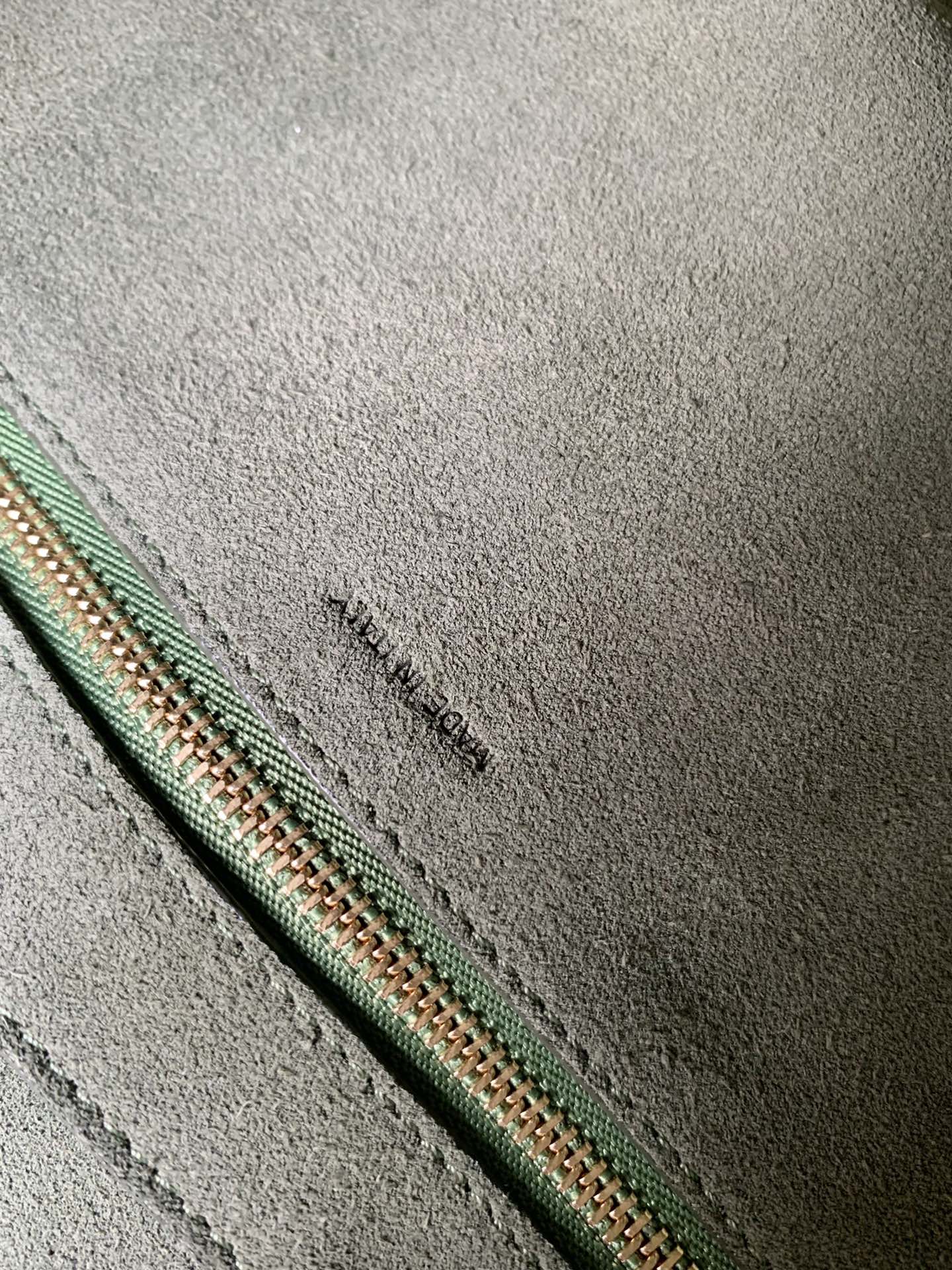 𝐂𝐞𝐥𝐢𝐧𝐞 SANGLE BUCKET bucket bag in soft grained calfskin