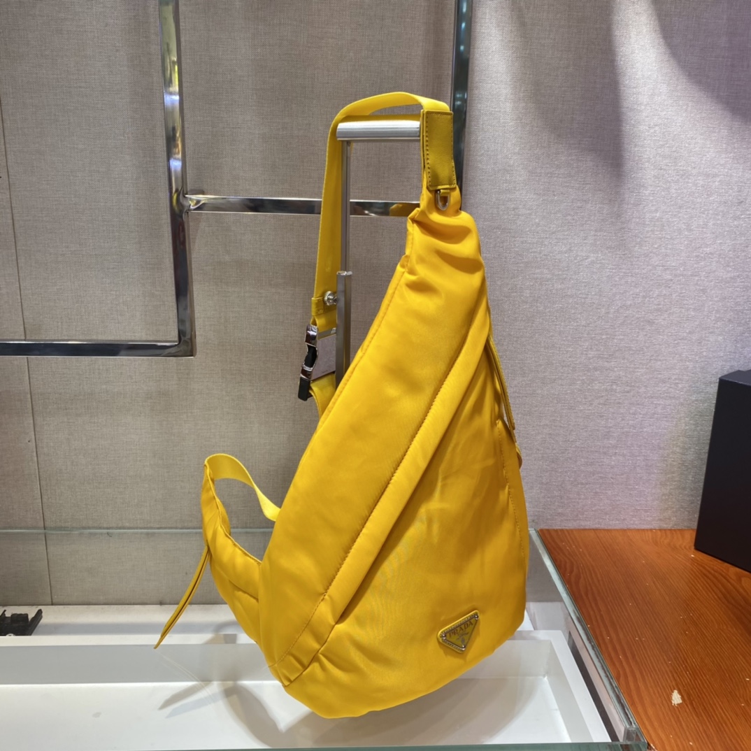 𝐏𝐑𝐀𝐃𝐀 New Chest Bag 2VZ092