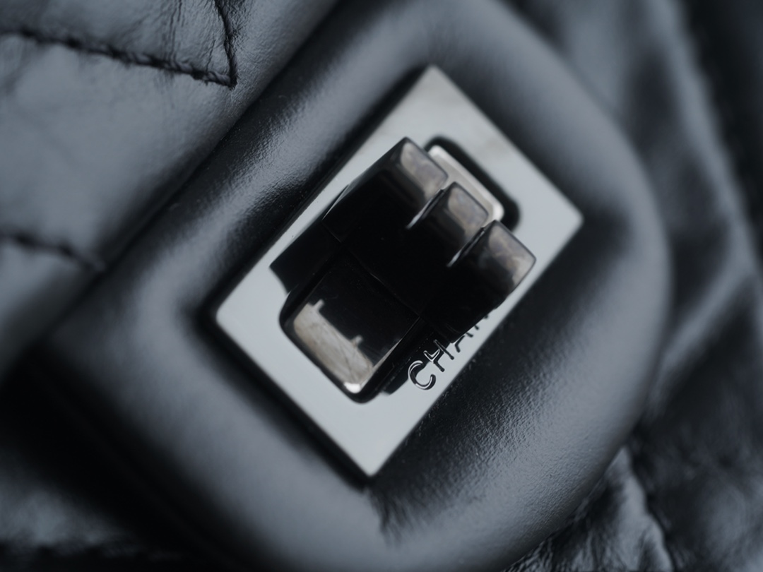 𝗖𝗵𝗮𝗻𝗲𝗹 Replica ❷. ❺❺ V pattern Large Black