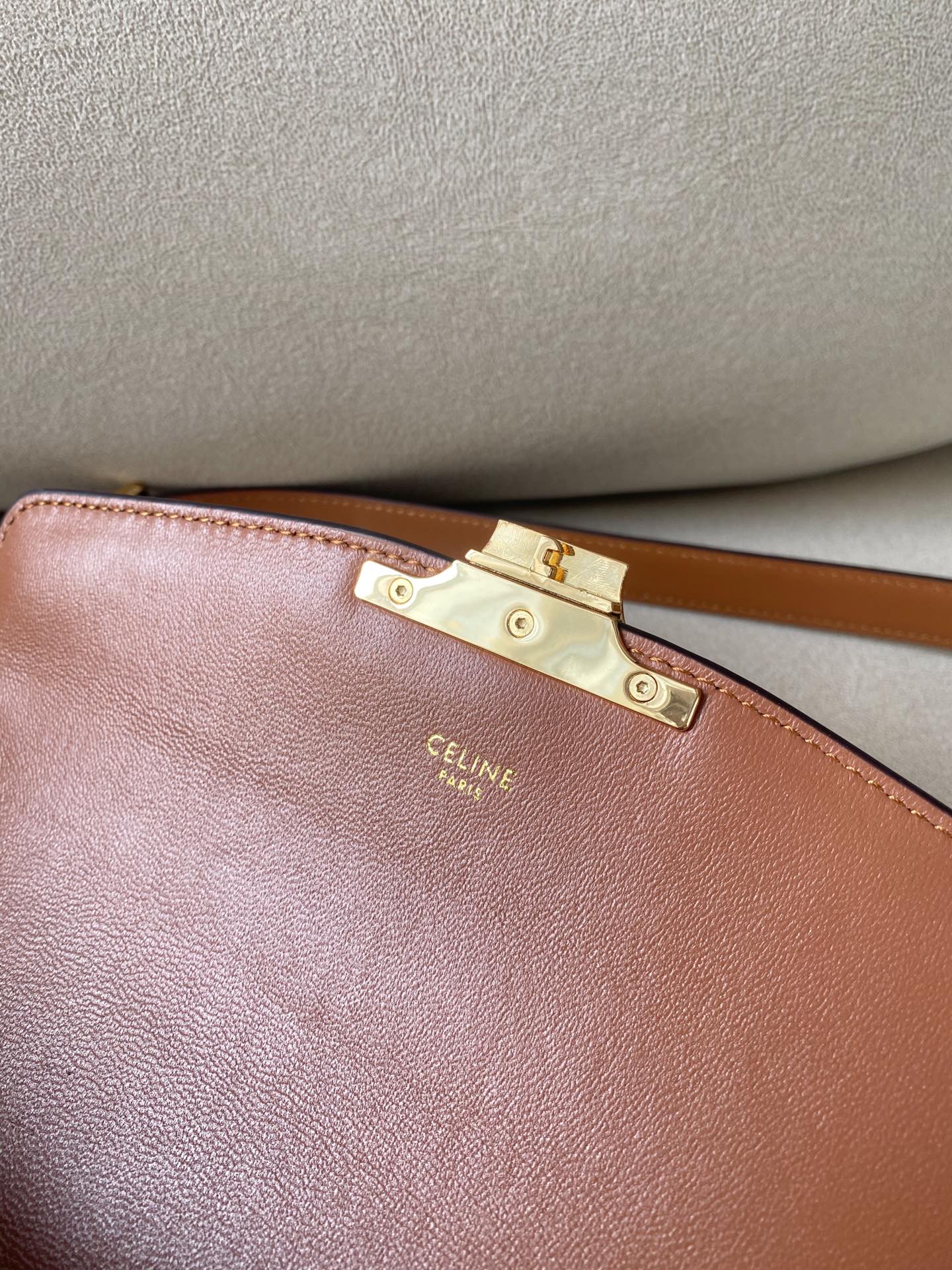 𝐂𝐞𝐥𝐢𝐧𝐞 Triomphe Medium 22.5cm